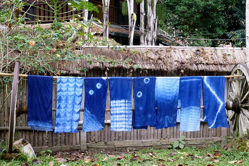 Sắc chàm trong sương  - Thổ cẩm dân tộc H'mông ở Sapa