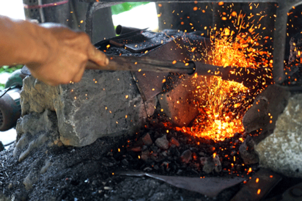 Làng rèn Lộc Trát